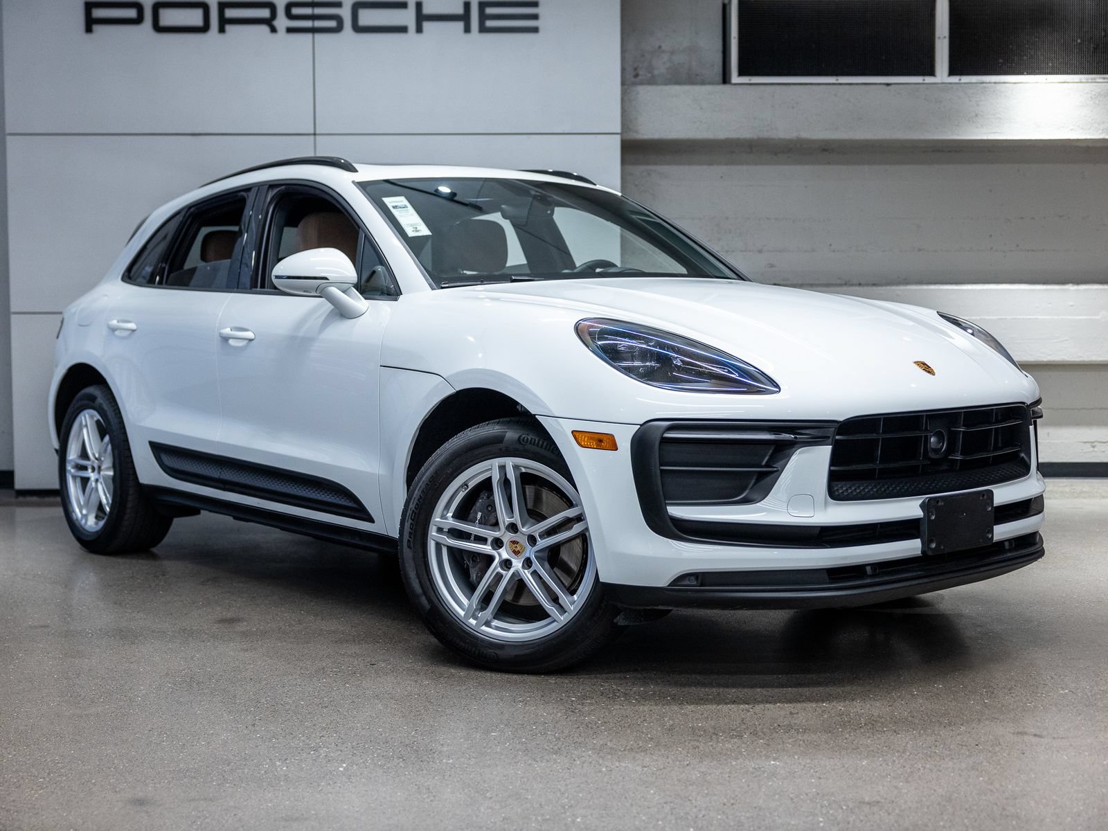 Certified 2024 Porsche Macan AWD/4WD image 9