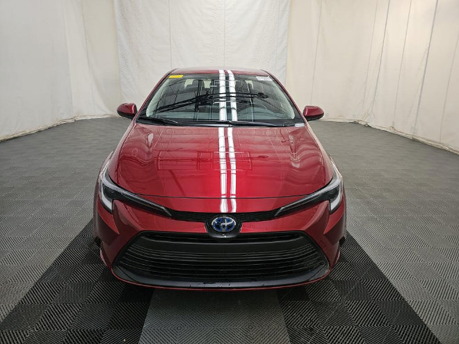 Used 2025 Toyota Corolla LE FWD image 2