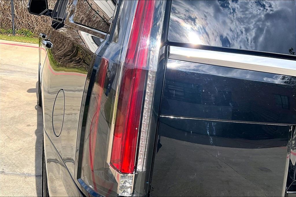 Used 2015 Cadillac Escalade Premium image 41