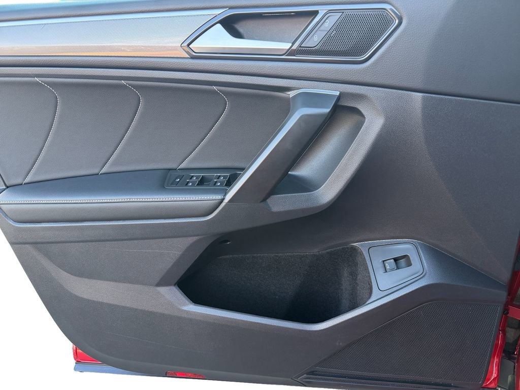 Used 2024 Volkswagen Tiguan SE R-Line image 25