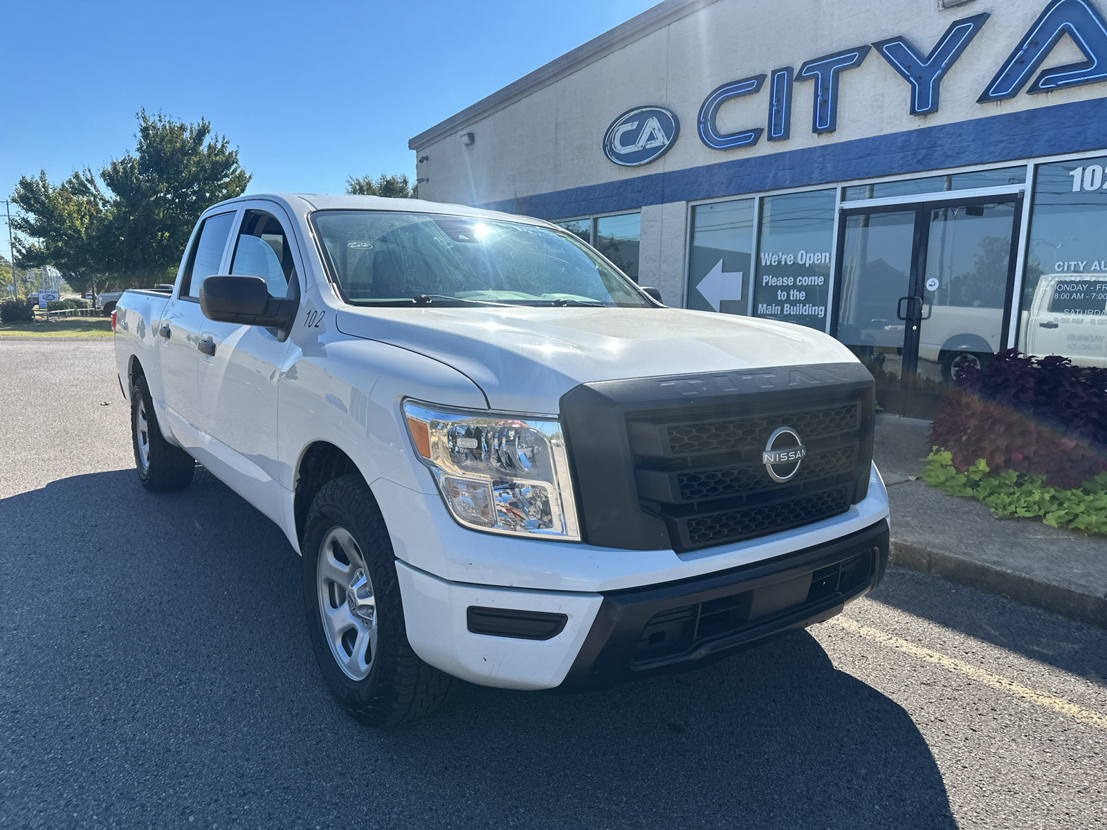 Used 2023 Nissan Titan S w/ S Utility Package RWD image 1