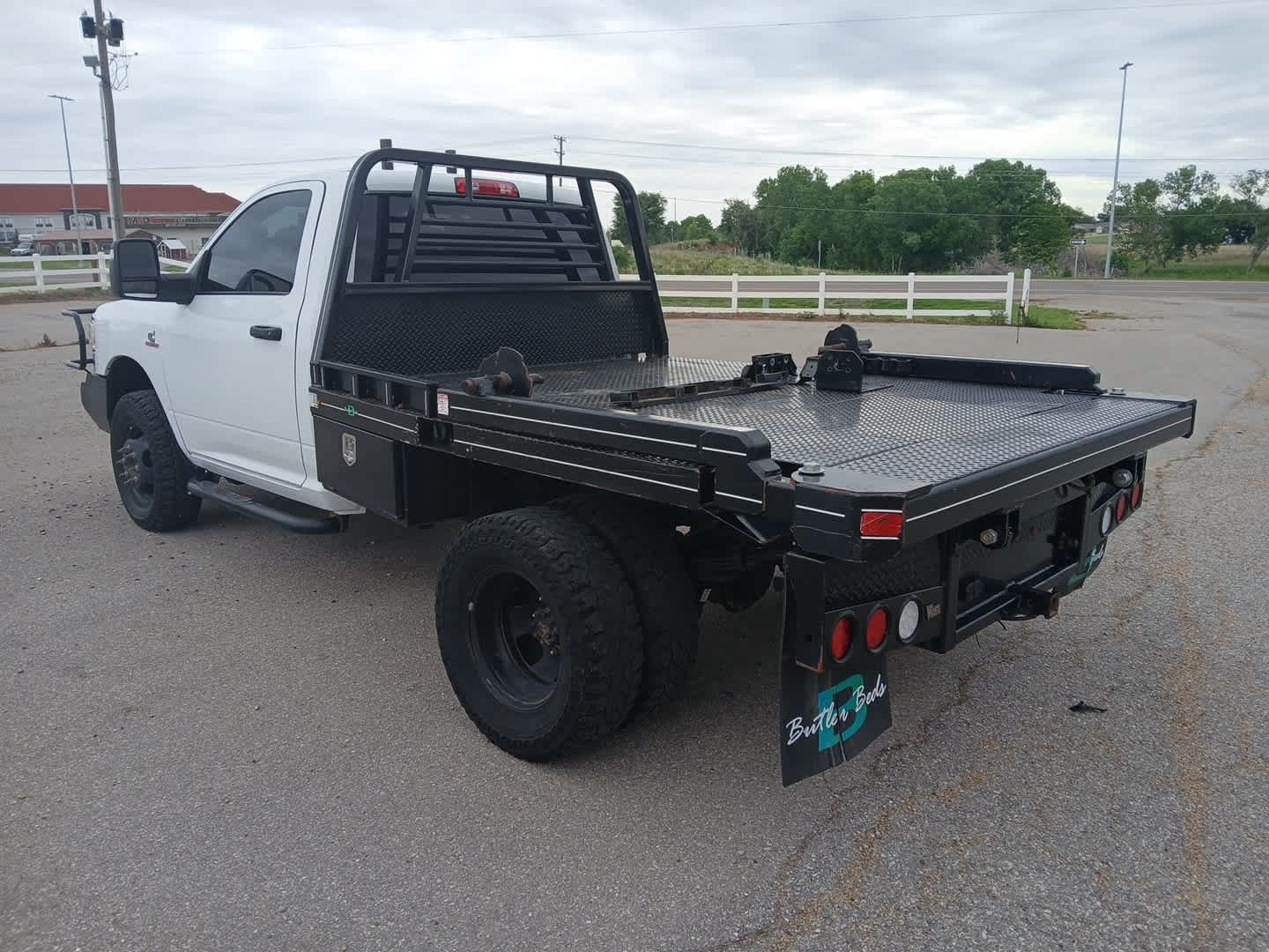 Used 2024 RAM 3500 Tradesman w/ Chrome Appearance Group AWD/4WD image 3