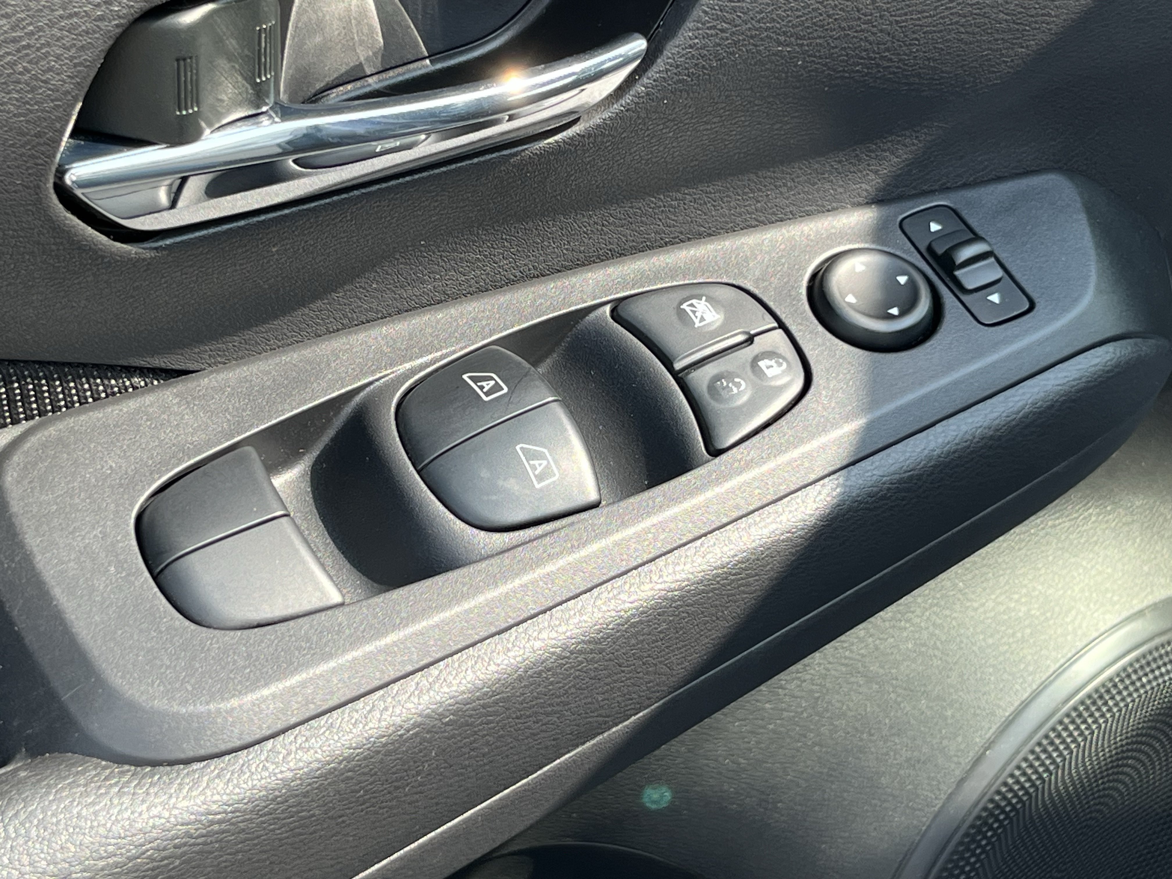 Used 2024 Nissan Kicks SV FWD image 22