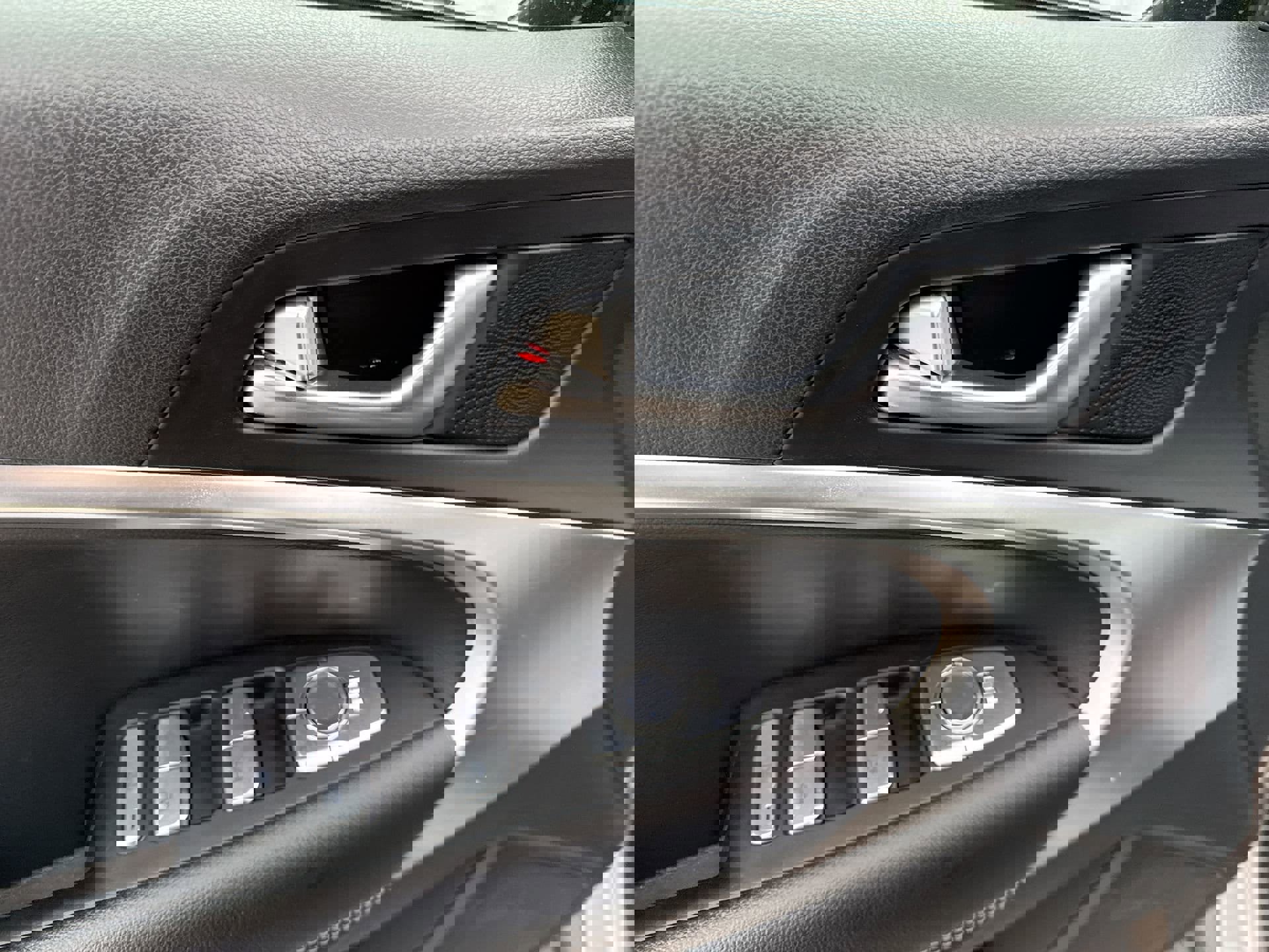 Used 2025 Genesis G70 2.5T image 15