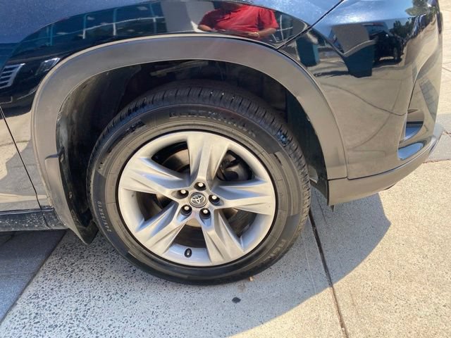 Used 2017 Toyota Highlander Limited Platinum AWD/4WD image 25