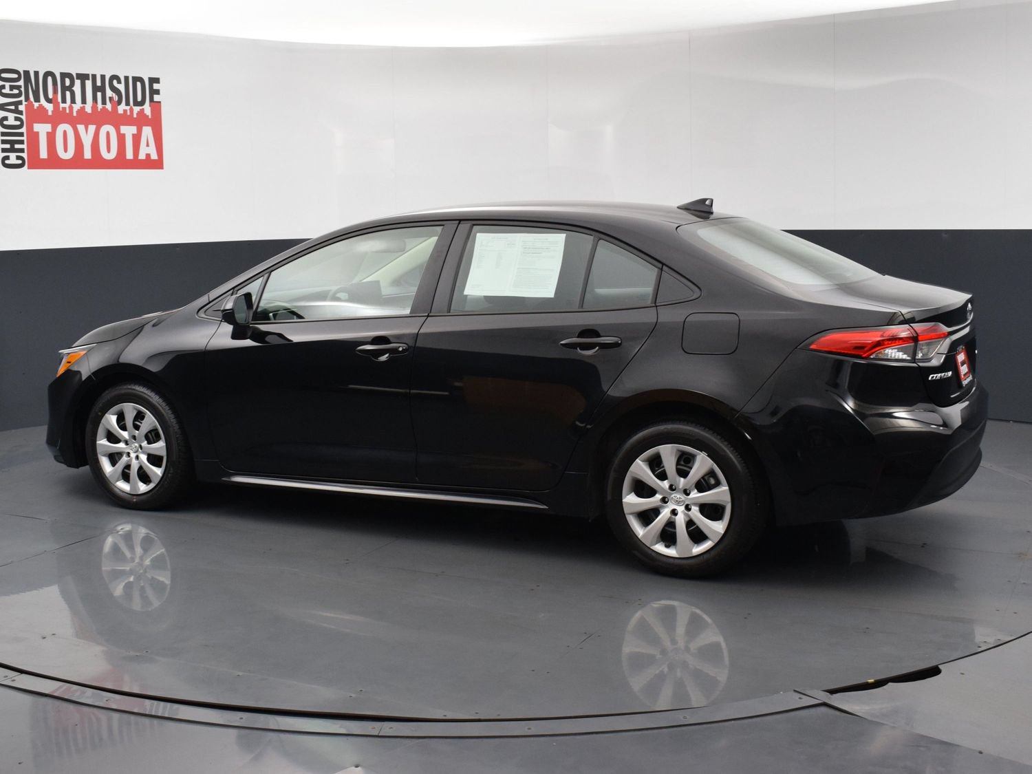 Used 2025 Toyota Corolla LE FWD image 2