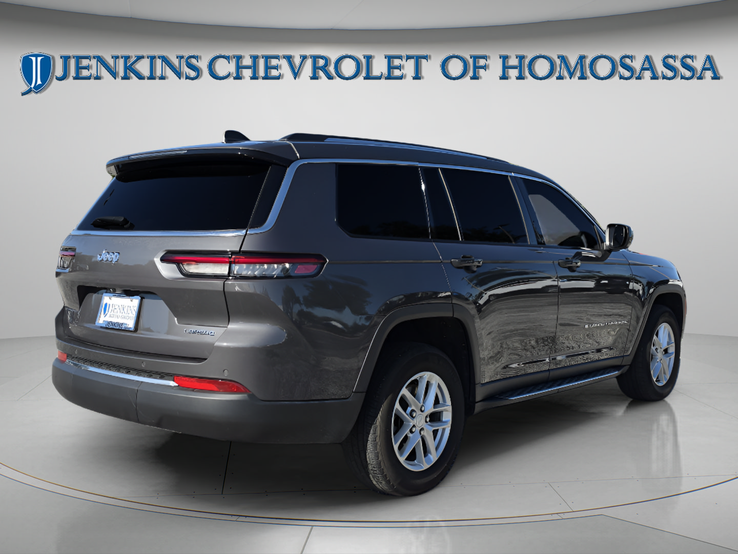 Used 2024 Jeep Grand Cherokee L Laredo RWD image 5