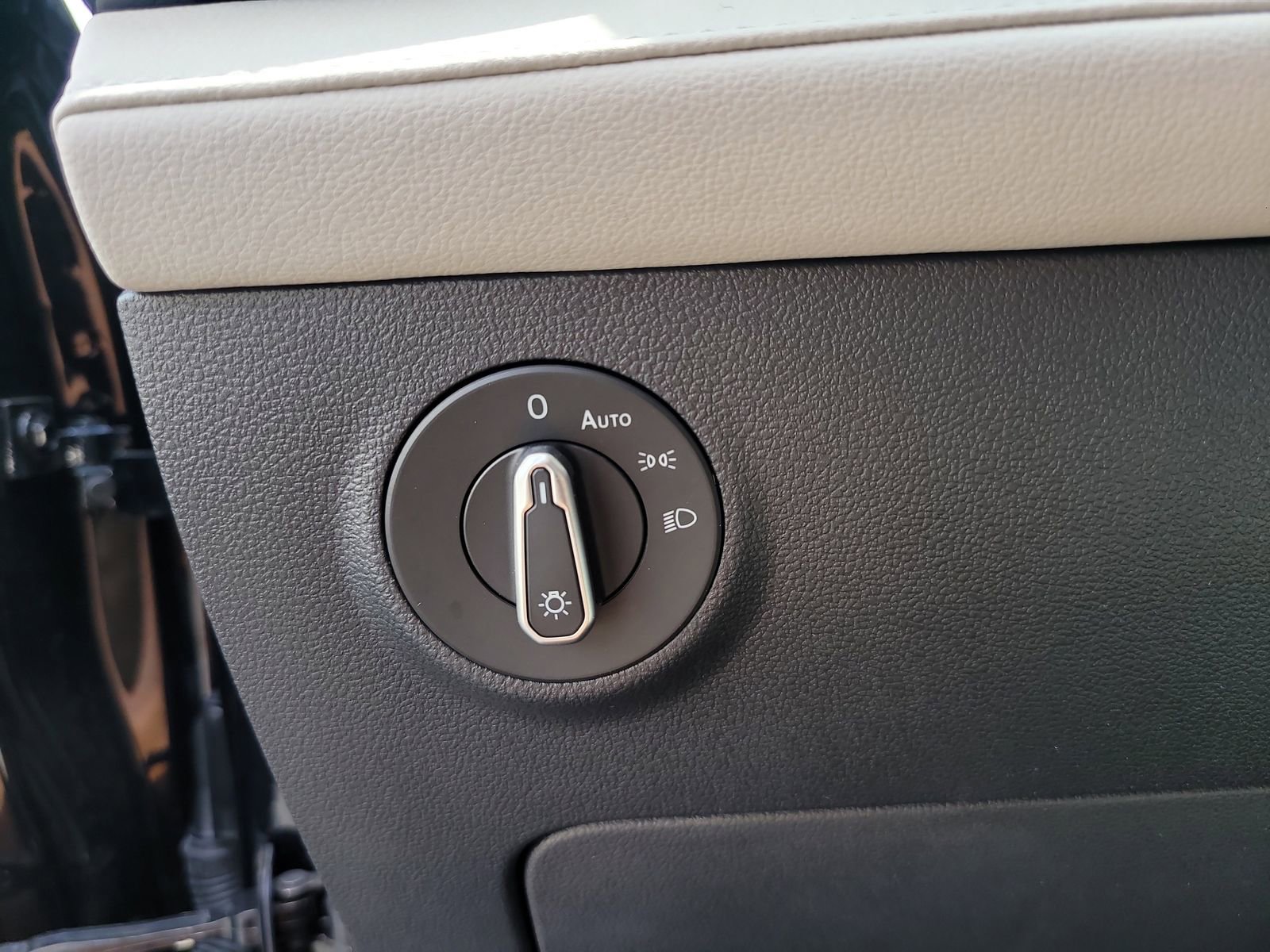 Certified 2025 Volkswagen Taos S FWD image 32