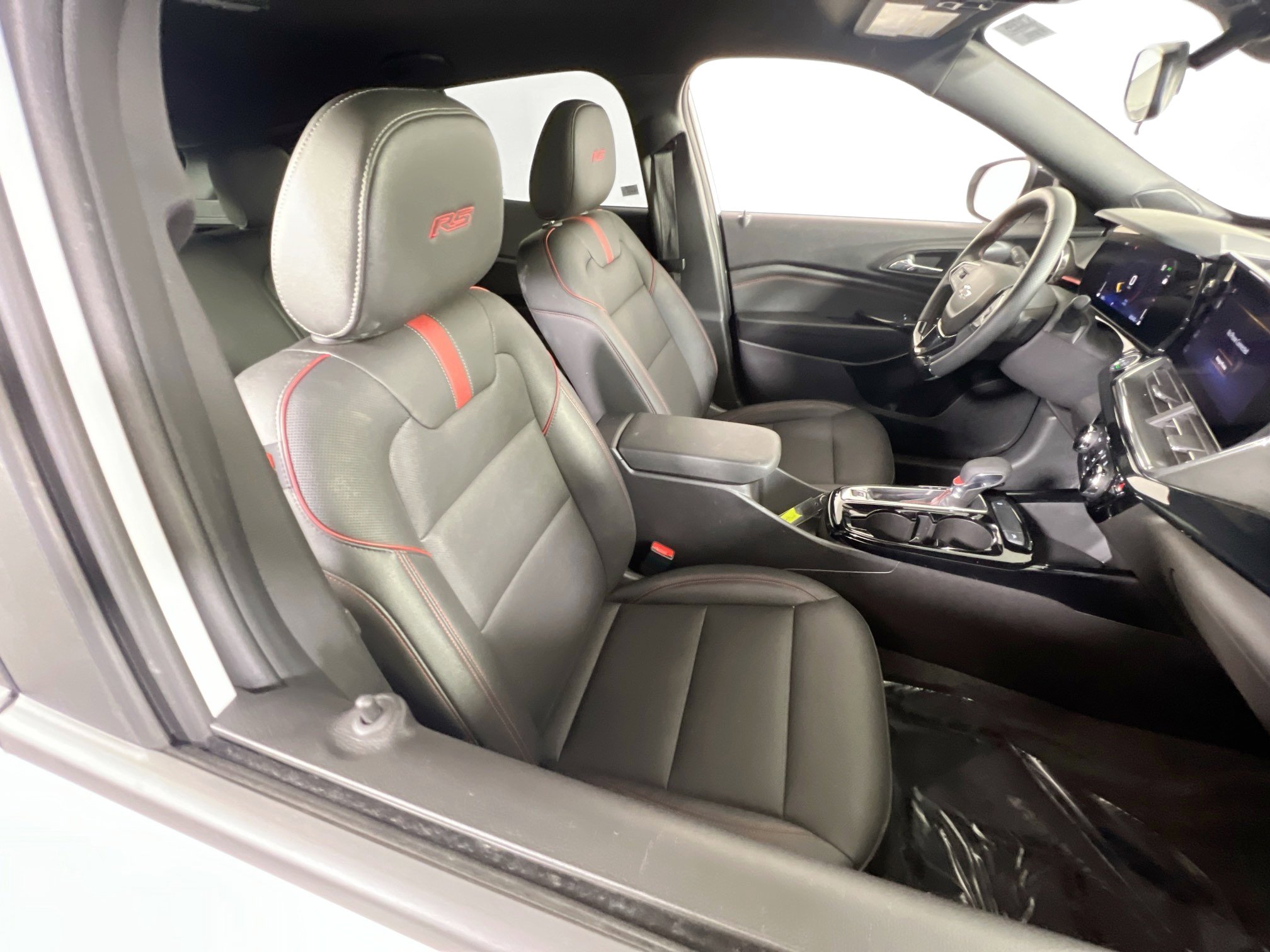 Used 2025 Chevrolet Trax RS w/ Driver Confidence Package image 26