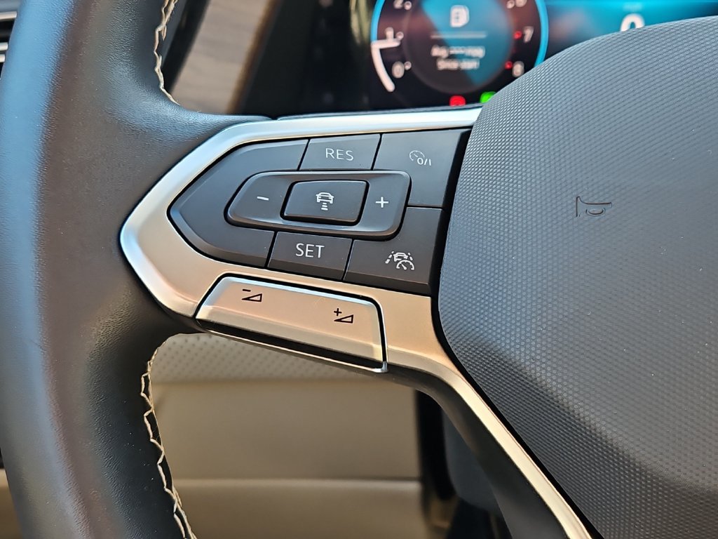 Used 2024 Volkswagen Atlas SE AWD/4WD image 25