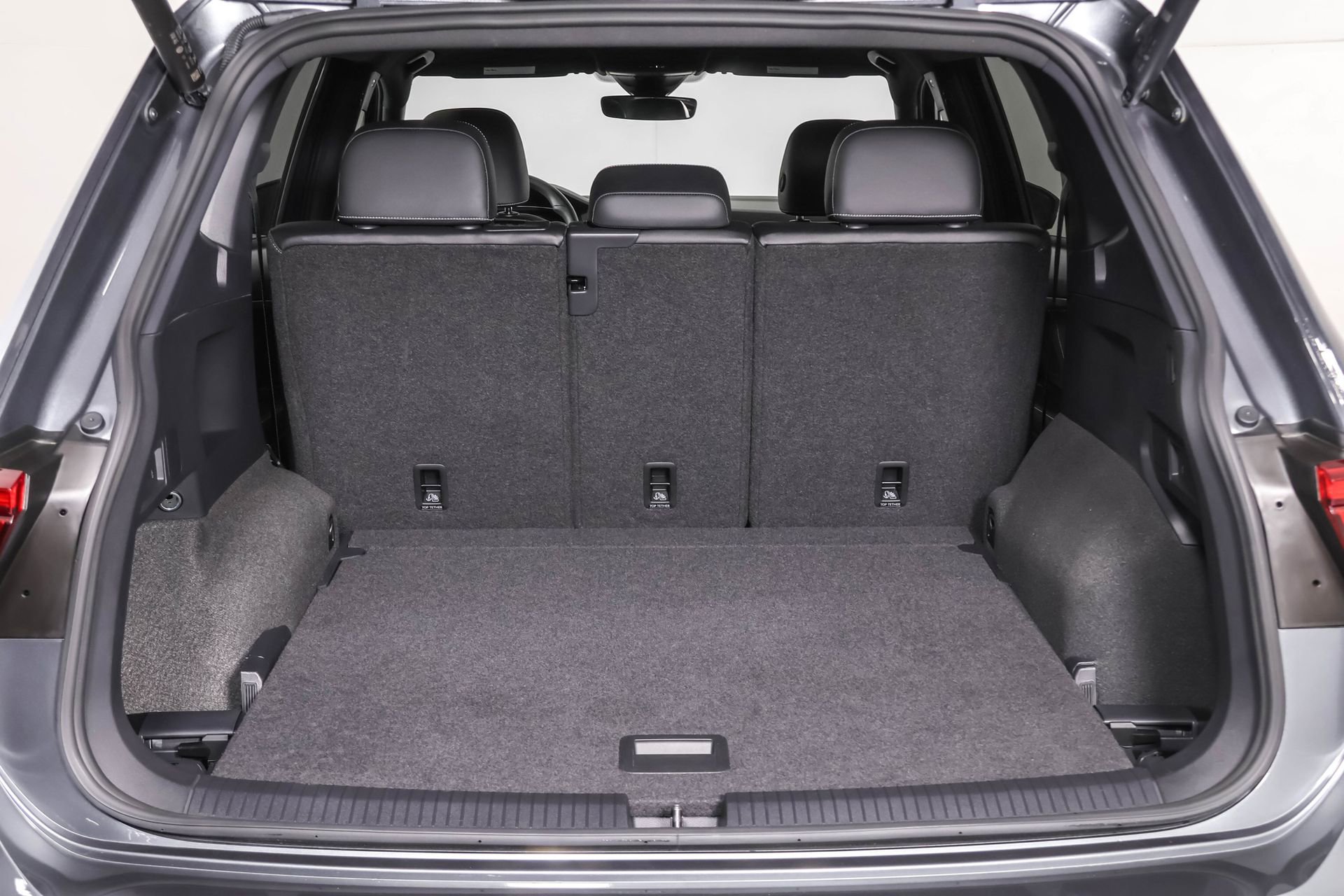 Used 2024 Volkswagen Tiguan SEL R-Line image 42