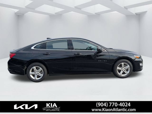 Used 2024 Chevrolet Malibu LT FWD image 2