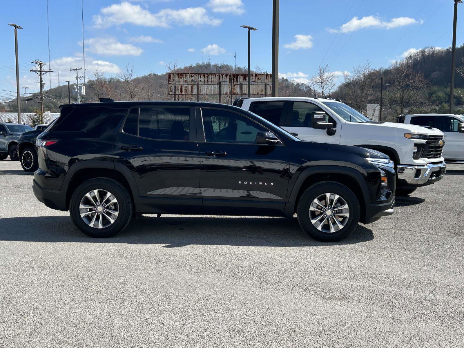 Used 2026 Chevrolet Equinox LT image 2