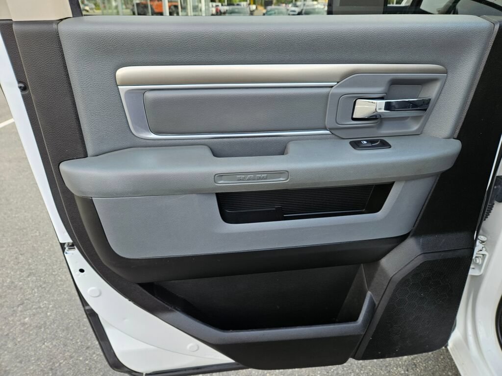 Used 2019 RAM 1500 Classic SLT w/ Protection Group AWD/4WD image 17
