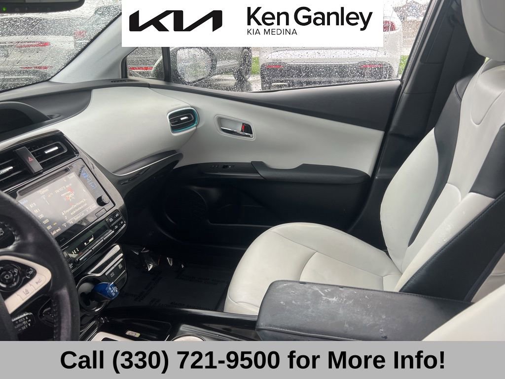Used 2016 Toyota Prius Four w/ Advanced Technology Package image 39