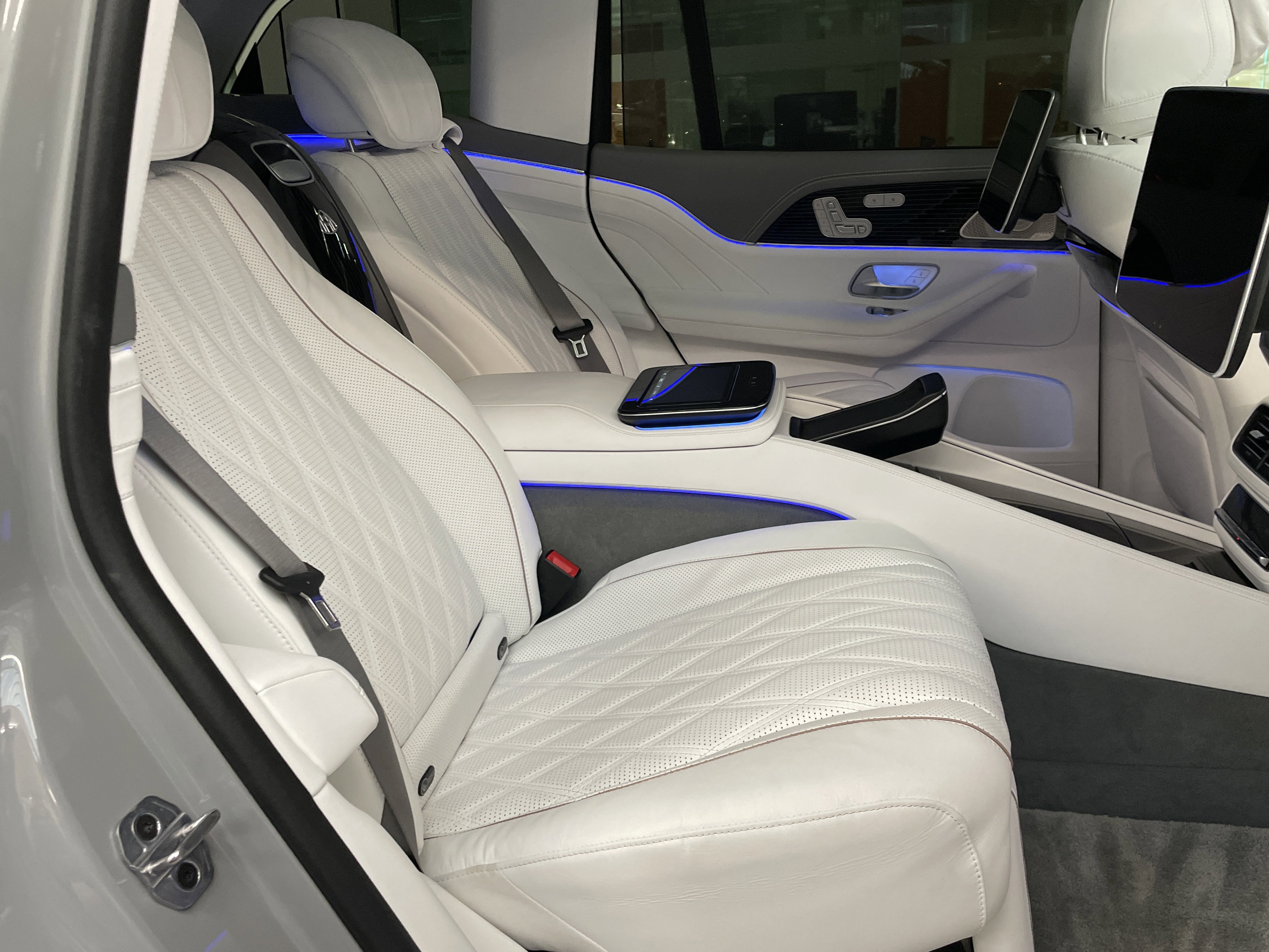 Certified 2025 Mercedes-Benz Maybach GLS 600 4MATIC image 46