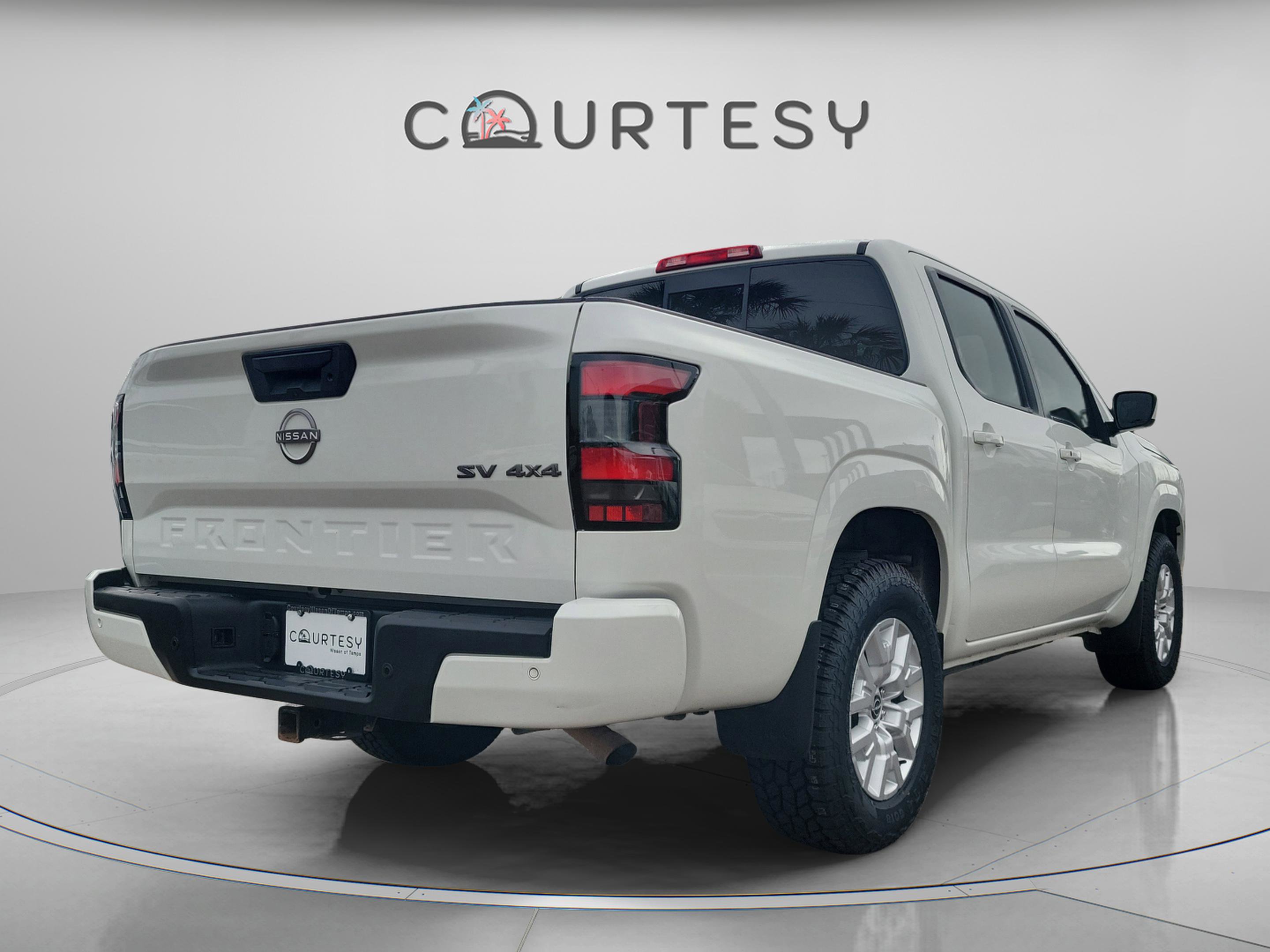 Used 2022 Nissan Frontier SV image 3