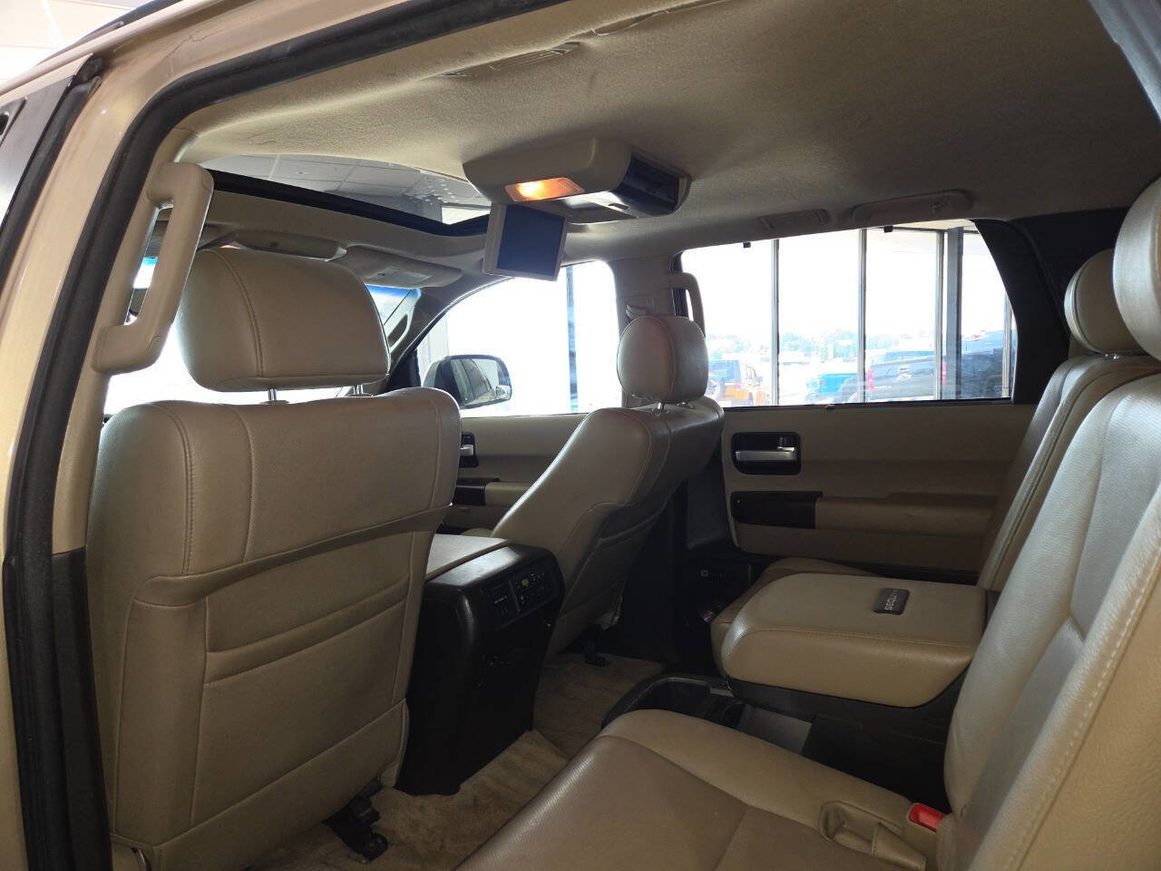 Used 2011 Toyota Sequoia Platinum AWD/4WD image 27