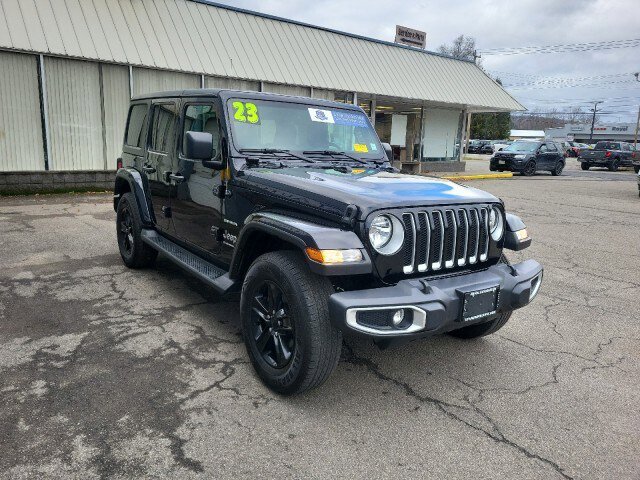 Used 2023 Jeep Wrangler Unlimited Sahara w/ Cold Weather Group AWD/4WD image 5