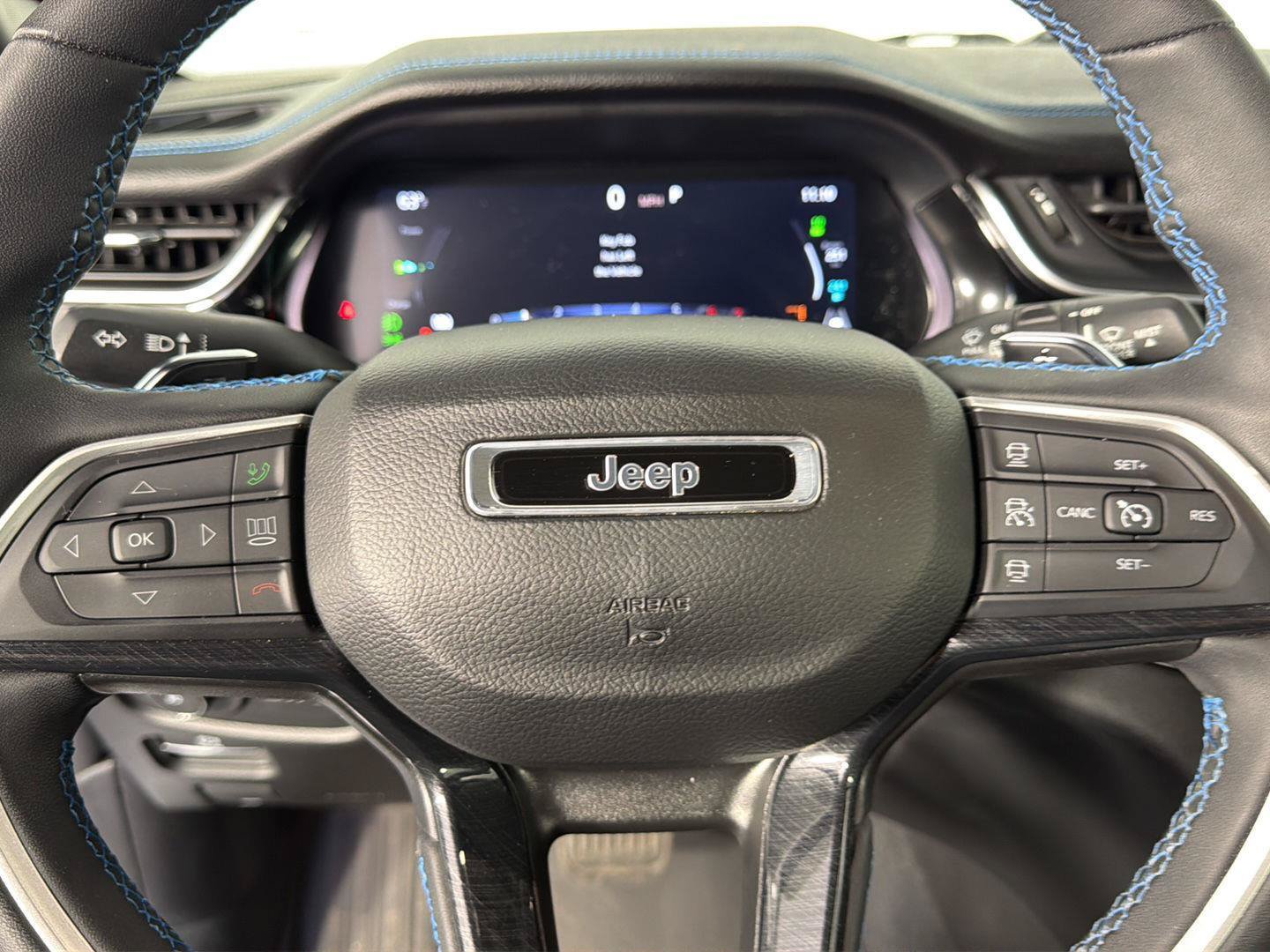 Used 2023 Jeep Grand Cherokee Trailhawk w/ Advanced Protech Group II AWD/4WD image 44