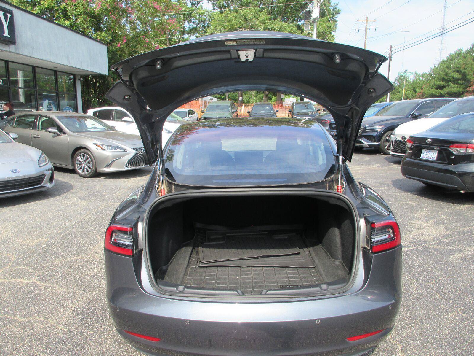 Used 2018 Tesla Model 3 Long Range RWD image 18