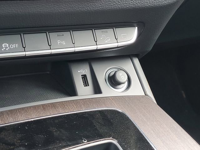 Used 2025 Audi Q5 e Premium Plus w/ Premium Plus Package image 31