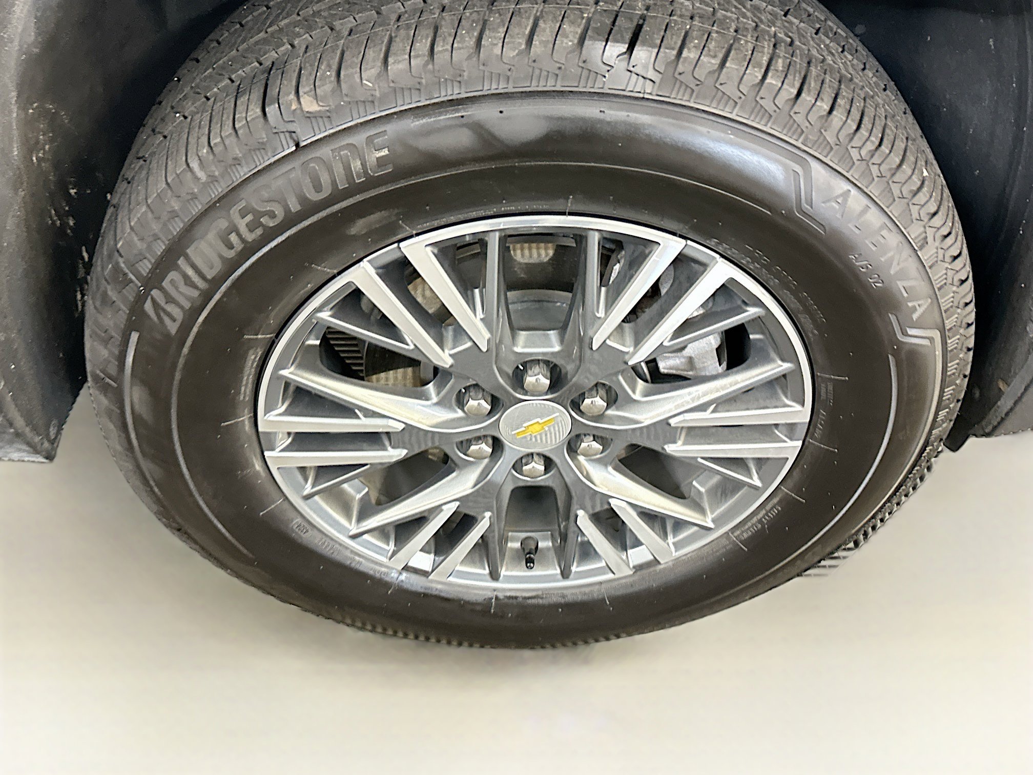 Used 2025 Chevrolet Traverse LT image 11