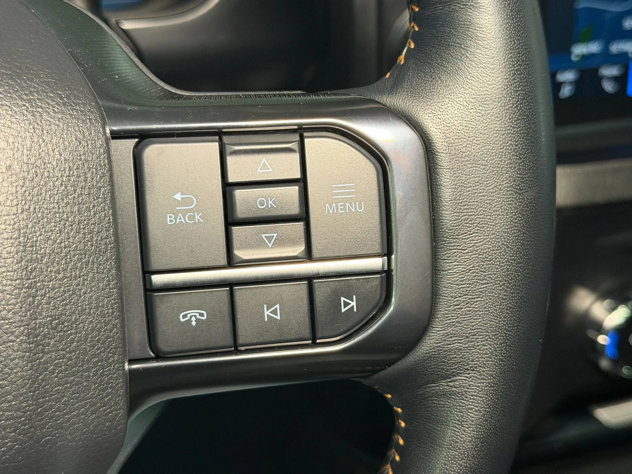 Used 2023 Ford F350 Platinum w/ FX4 Off-Road Package AWD/4WD image 28