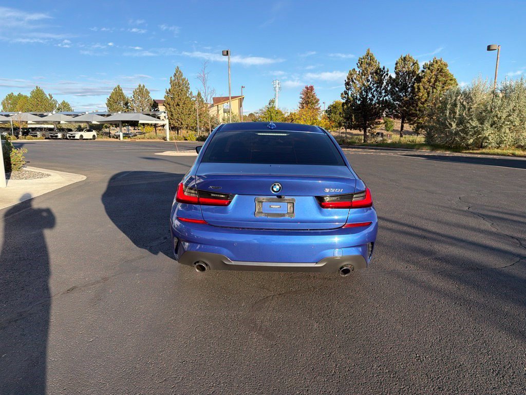 Used 2021 BMW 330i xDrive Sedan w/ M Sport Package AWD/4WD image 4