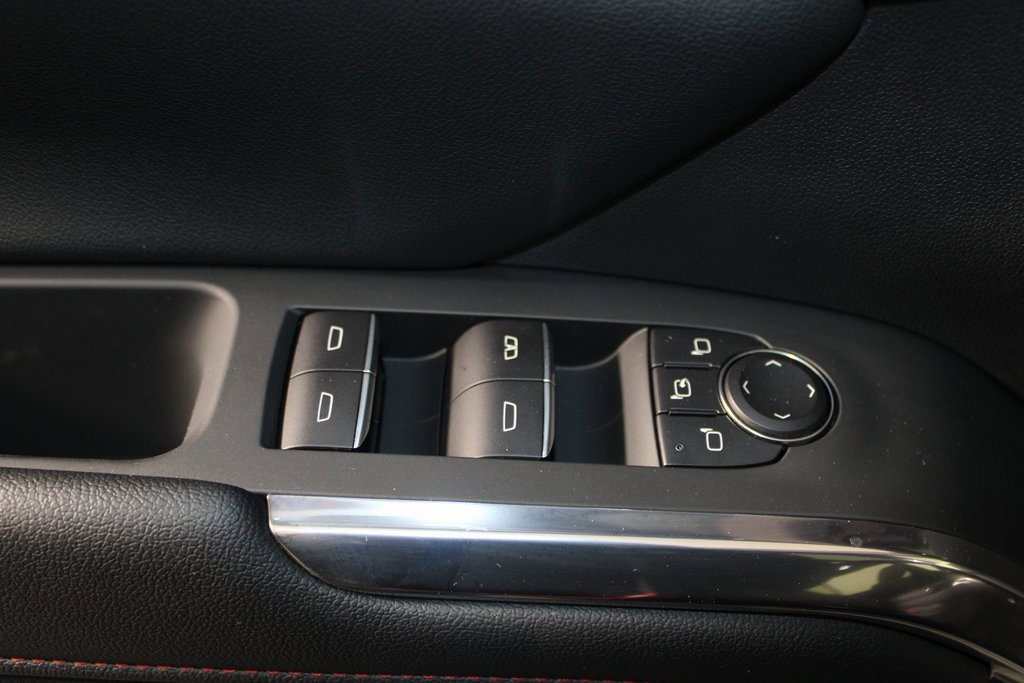 Used 2025 Chevrolet Traverse RS image 21