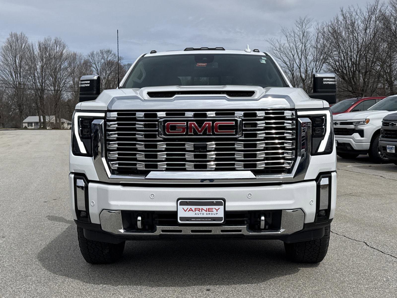 Used 2025 GMC Sierra 2500 Denali image 2