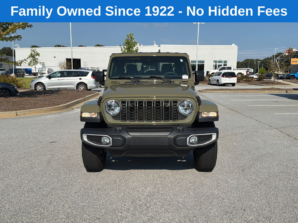 Used 2025 Jeep Gladiator Sport AWD/4WD image 2