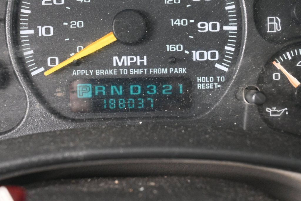 Used 2000 Chevrolet Suburban LT w/ LT Preferred Equipment Group AWD/4WD image 30