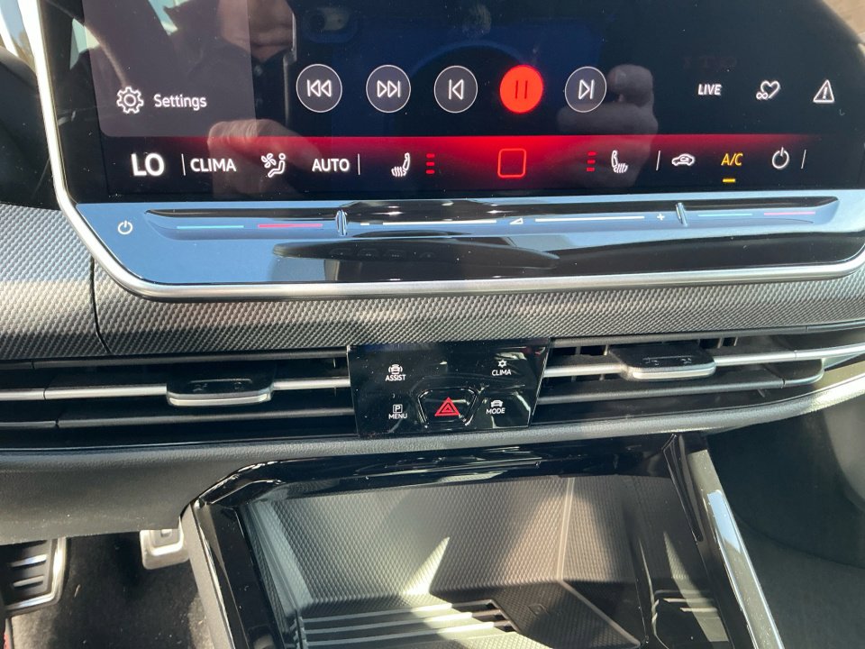 New 2025 Volkswagen GTI SE image 17