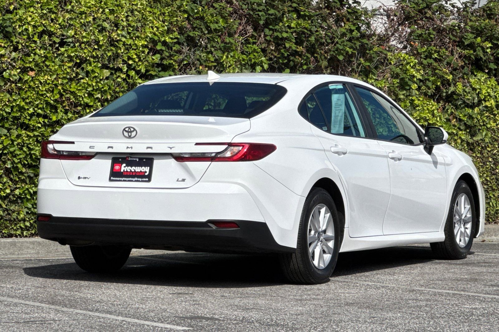 Used 2025 Toyota Camry LE image 4