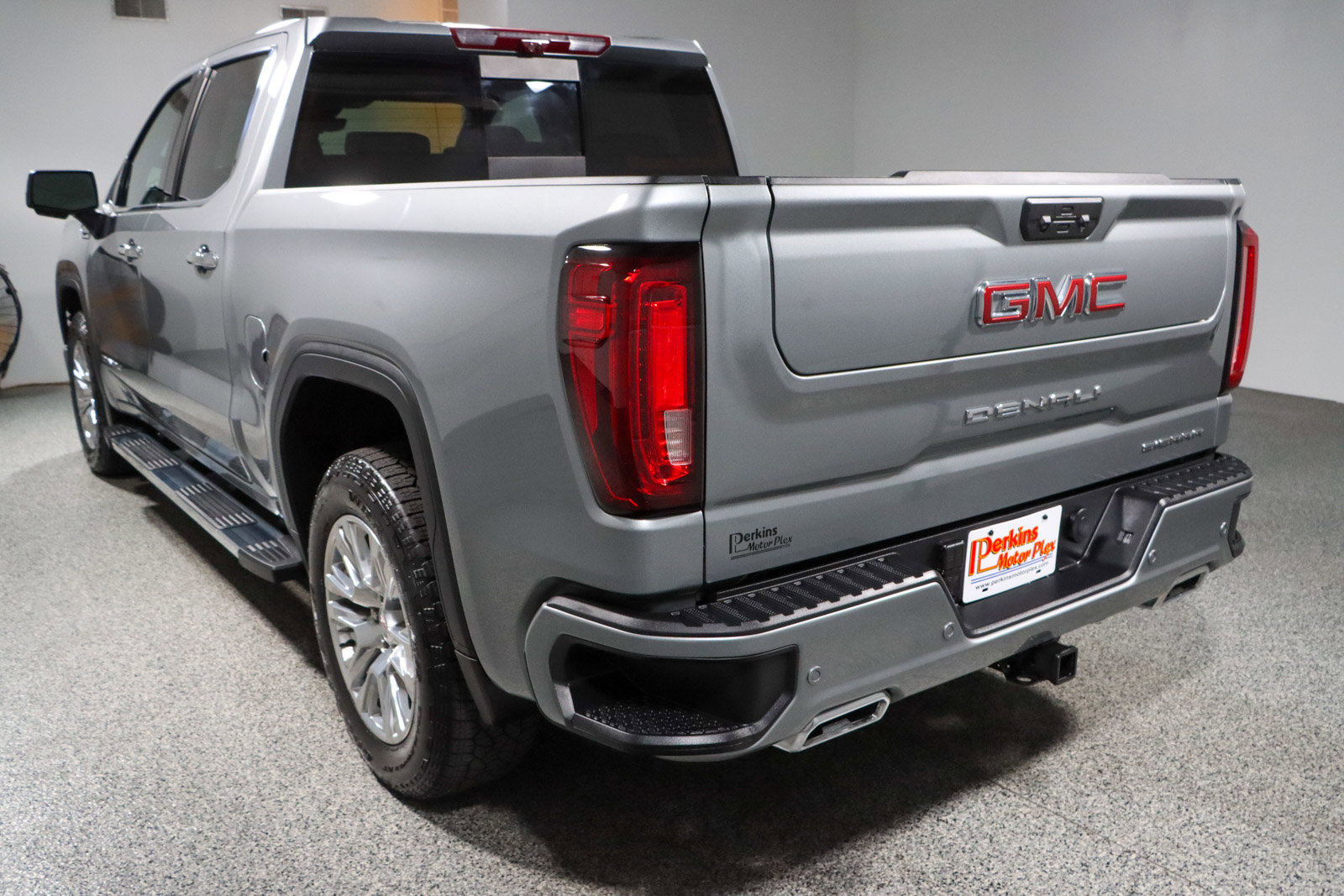 Used 2025 GMC Sierra 1500 Denali w/ Technology Package AWD/4WD image 9