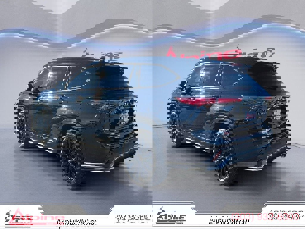 Used 2023 Toyota Highlander XSE image 3