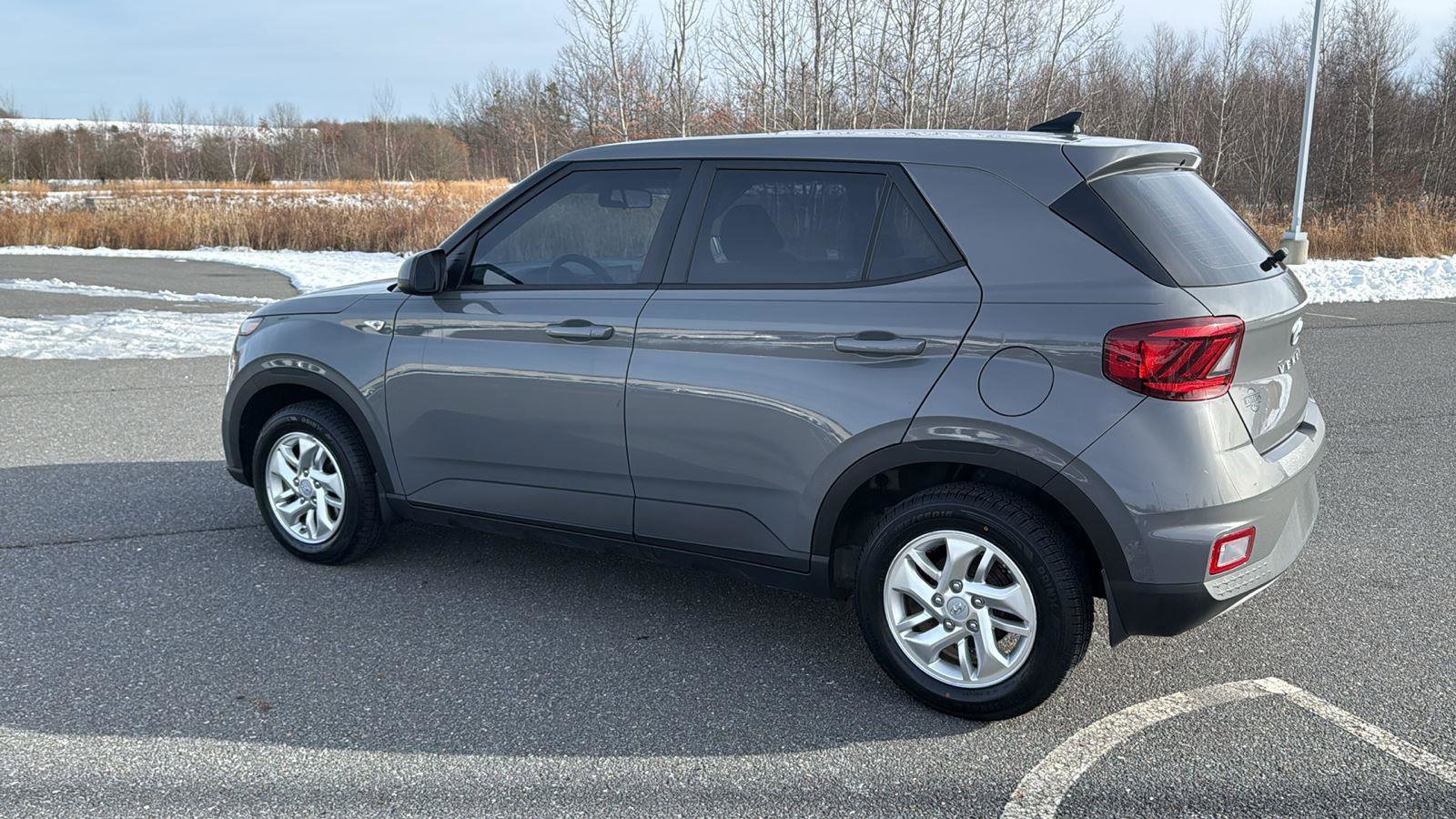 Used 2021 Hyundai Venue SE image 10