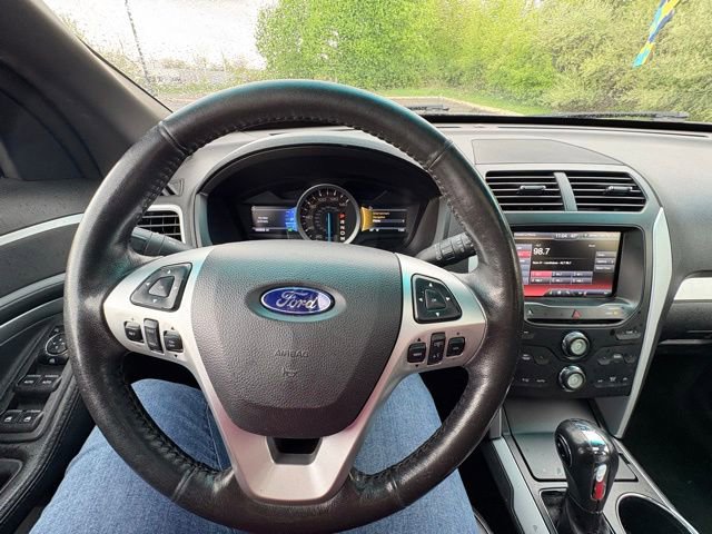 Used 2014 Ford Explorer XLT w/ Equipment Group 202A AWD/4WD image 14