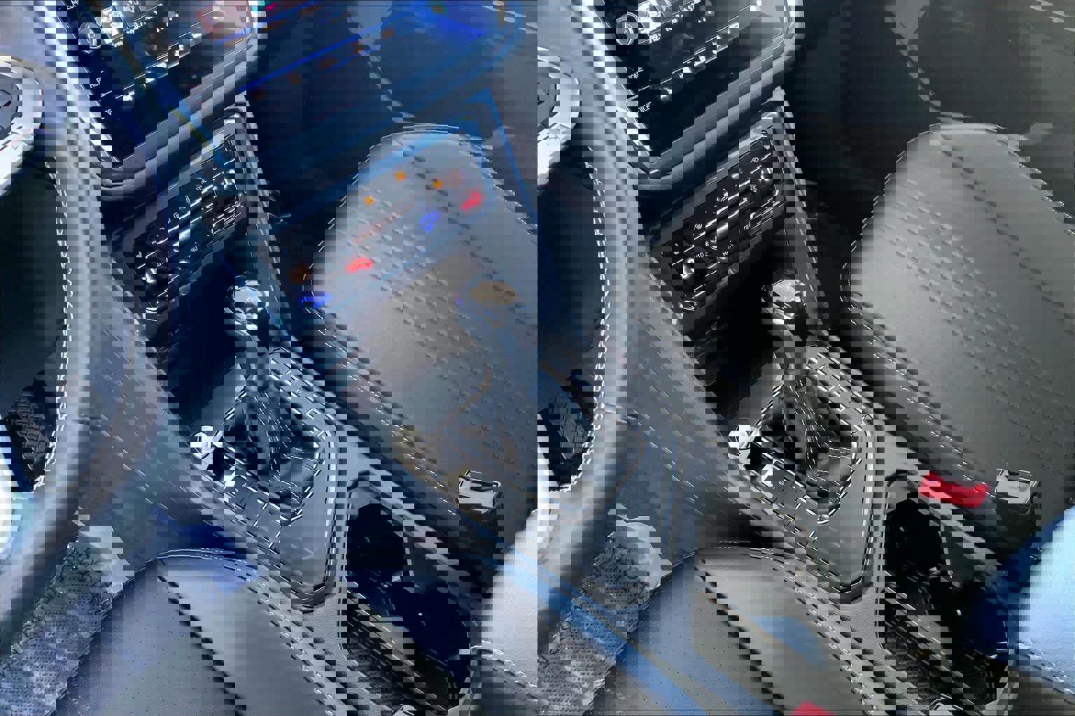 Used 2022 Volkswagen Tiguan SE image 17