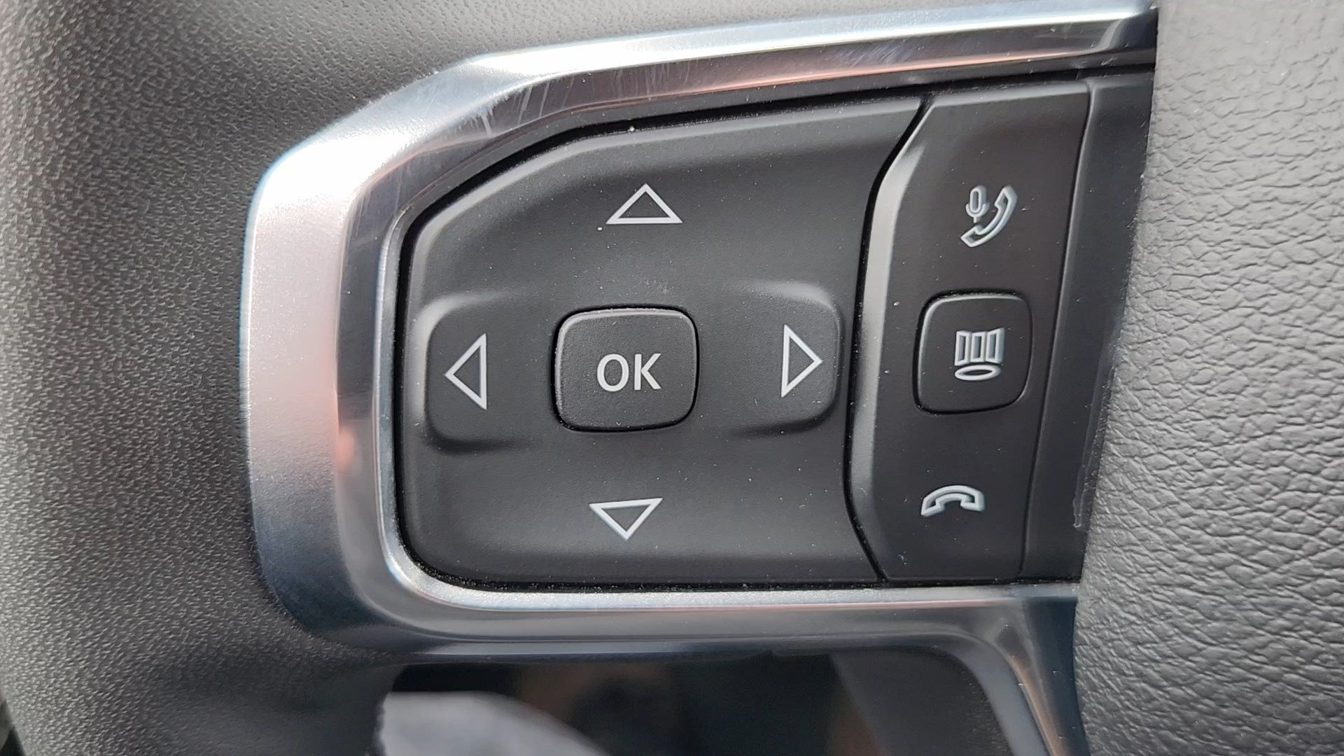 Used 2025 RAM 2500 Laramie AWD/4WD image 12