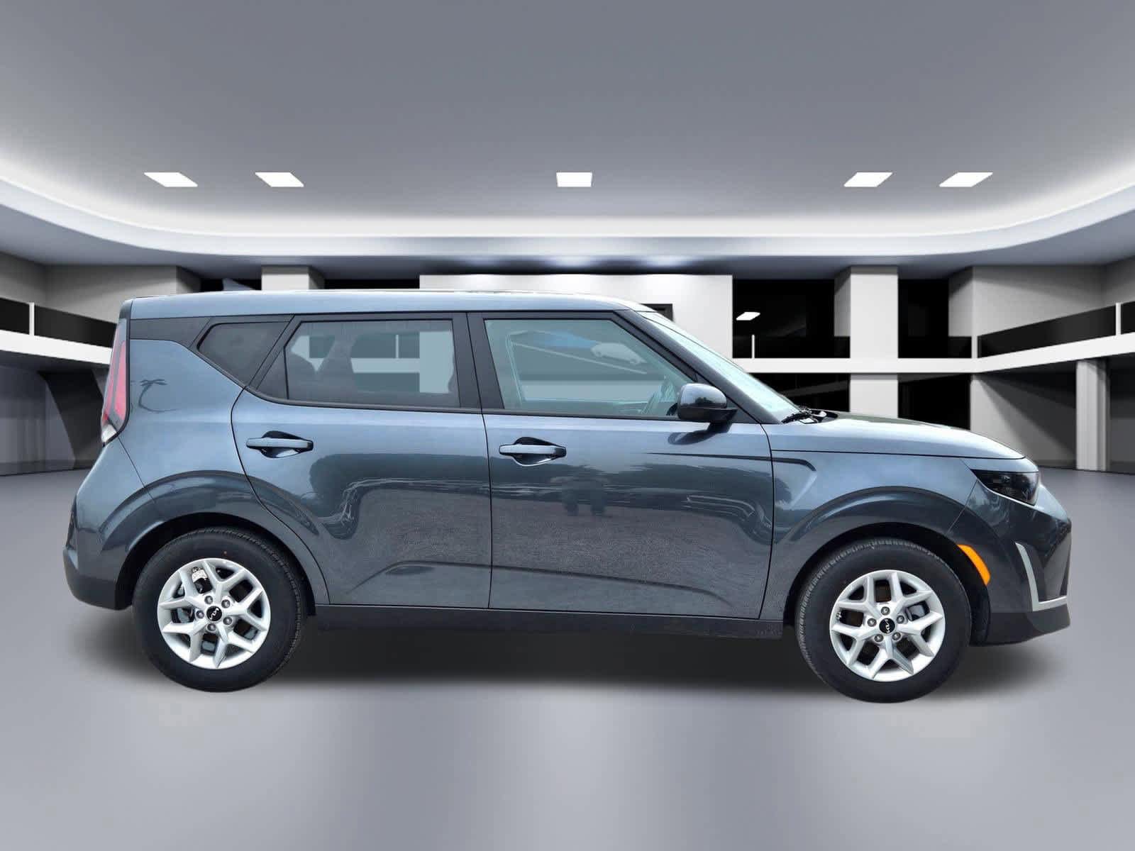 Used 2025 Kia Soul LX FWD image 6