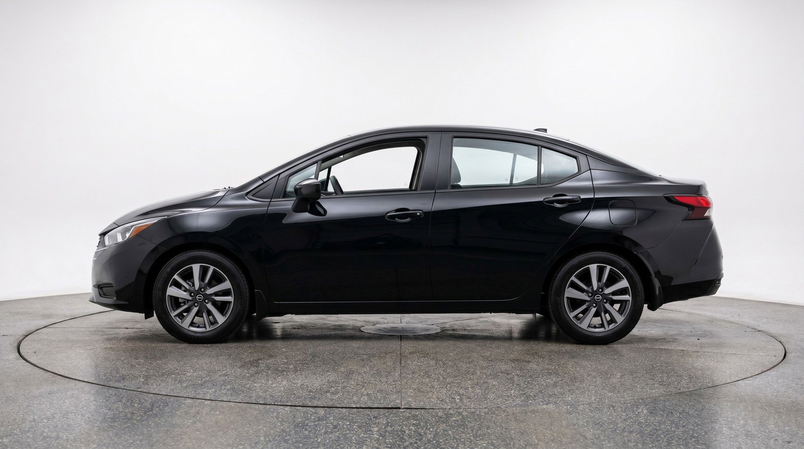 Used 2025 Nissan Versa SV FWD image 5