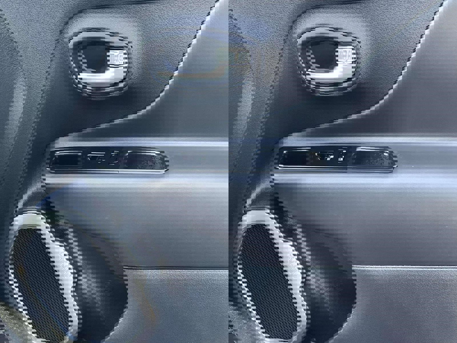 Used 2022 Jeep Renegade Limited w/ Sun, Sound & Wheels Group image 12