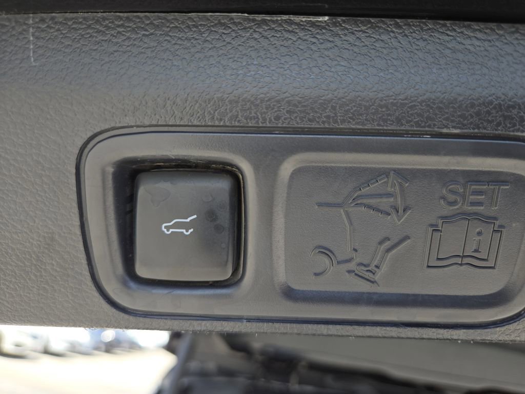 Used 2024 Ford Expedition Limited image 32