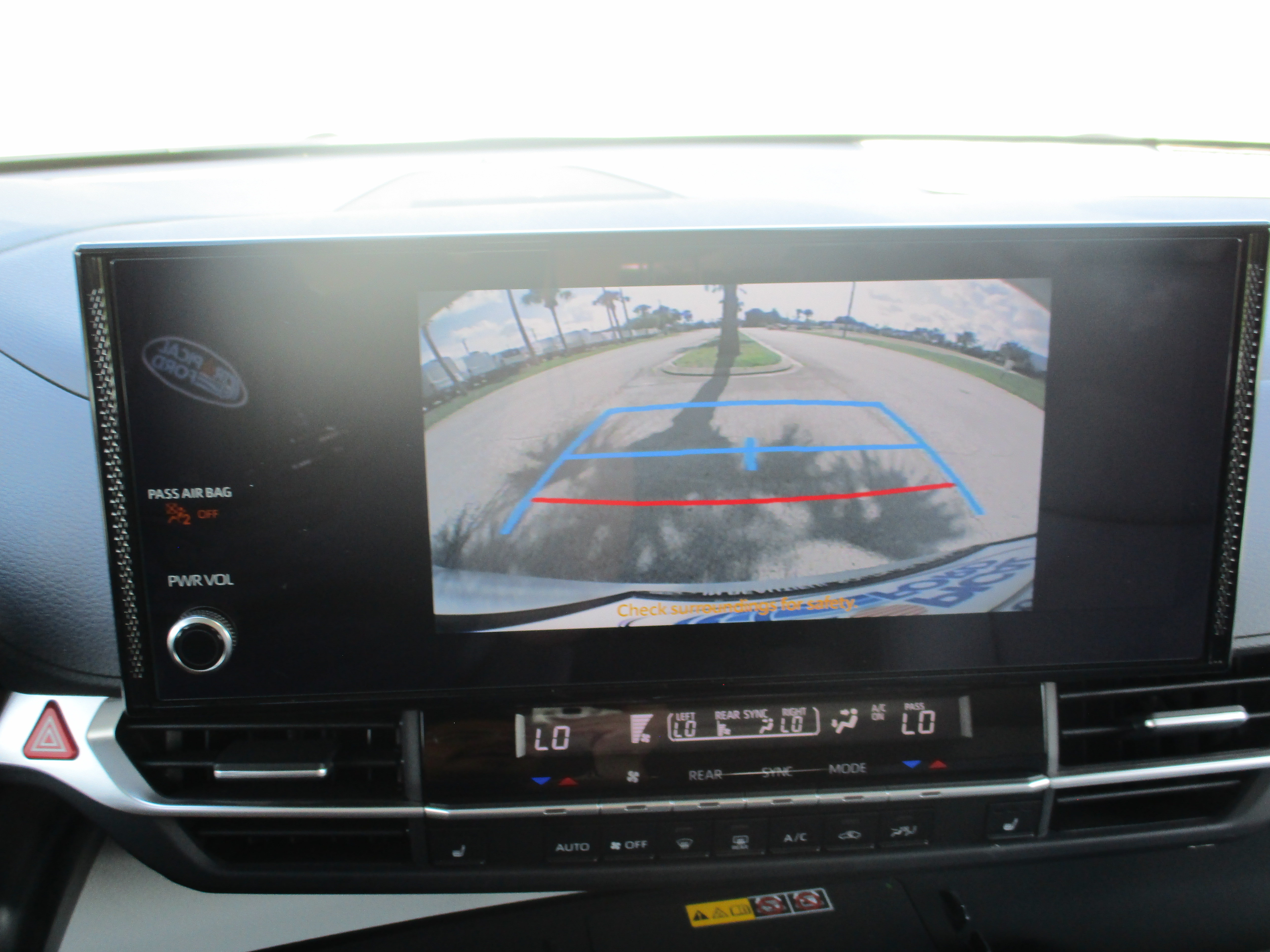 Used 2026 Toyota Sienna XLE FWD image 19