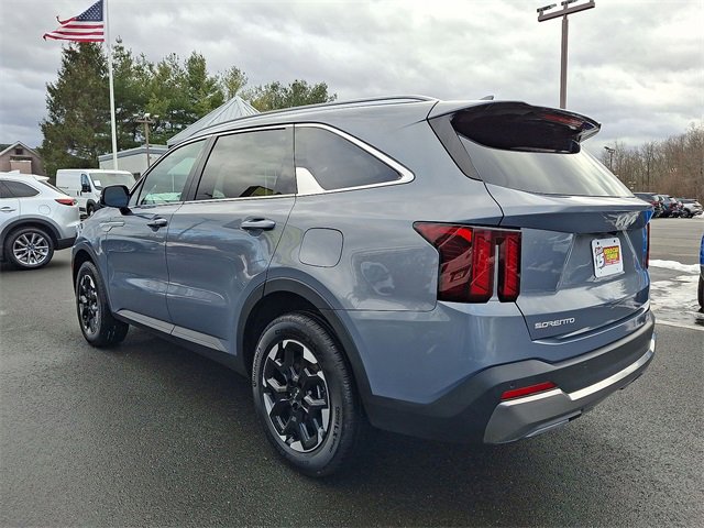 Used 2025 Kia Sorento S image 11