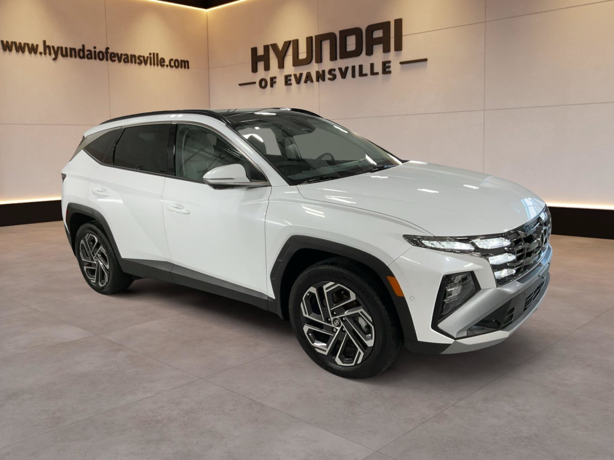 Certified 2025 Hyundai Tucson Limited AWD/4WD image 4
