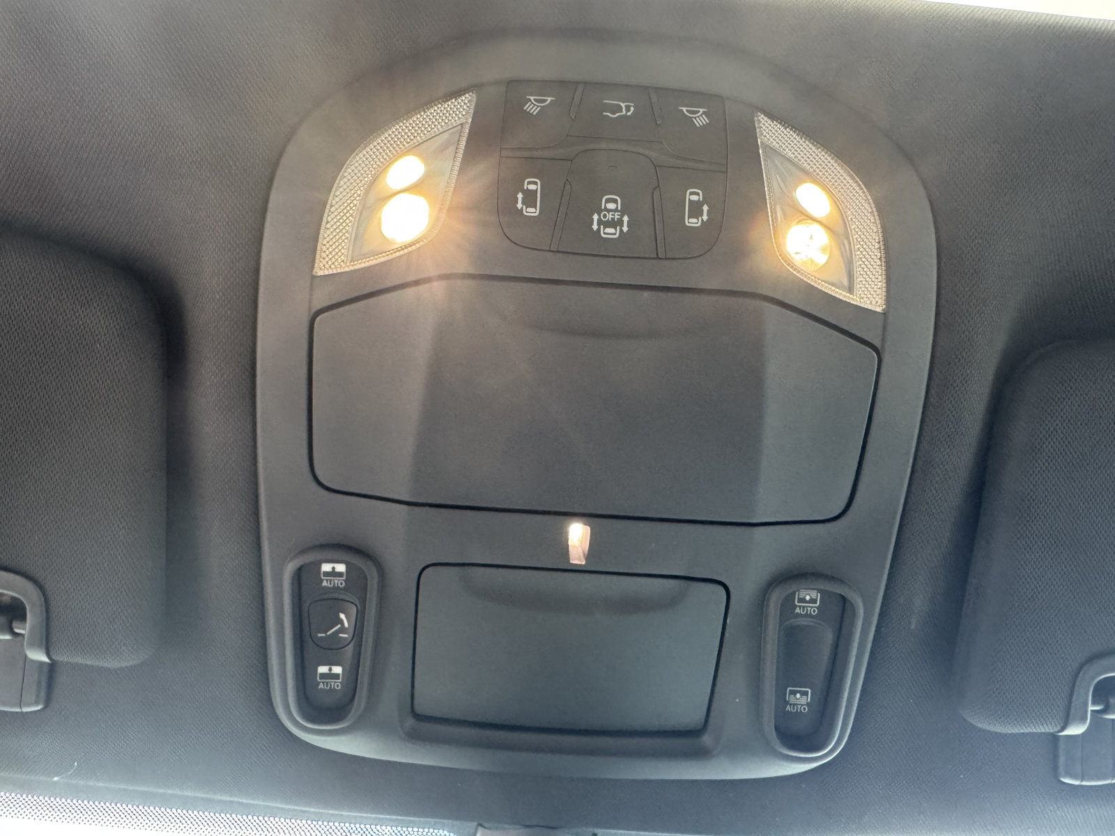 Used 2025 Chrysler Pacifica Limited FWD image 27