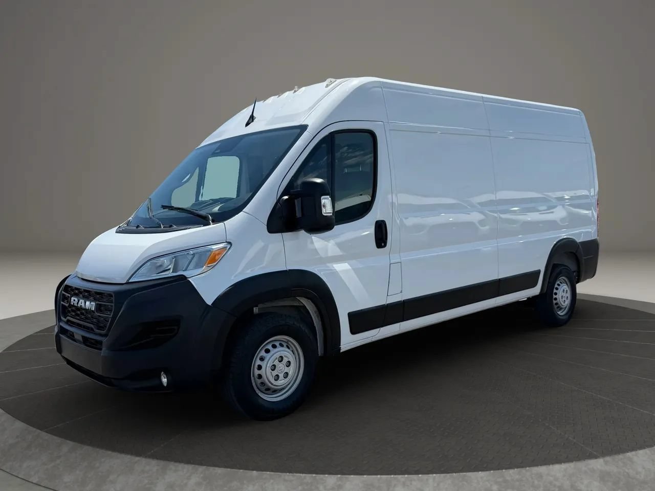 Used 2025 RAM ProMaster 2500 w/ Convenience Group FWD image 2